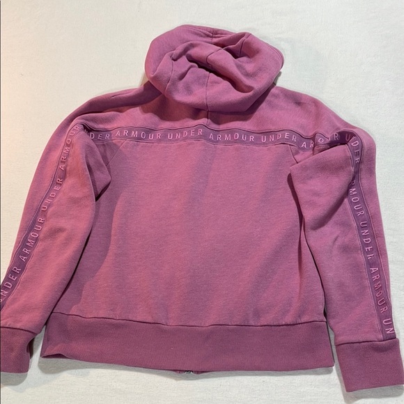 Under Armour Lavender Long Sleeve with back & sleeve design loose fit EUC - Picture 12 of 16